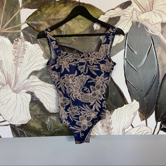 VINTAGE Bodysuit - Picture 4 of 9